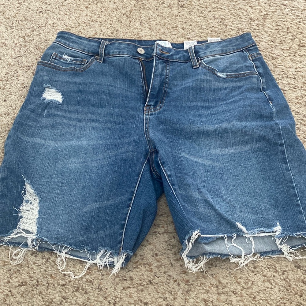 Worn less than 5 times! Jean shorts
